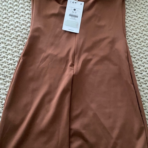 Cute brown strapless dress with feathers will make you look goood  🥰 - Picture 2 of 2